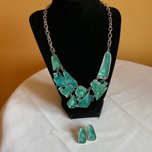 Elegant Emerald Green Necklace and Earring Set